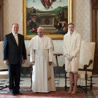 Η πριγκίπισσα Charlene και ο πρίγκιπας Αλβέρτος εκφράζουν τα συναισθήματά τους για τον θάνατο του πάπα Φραγκίσκου