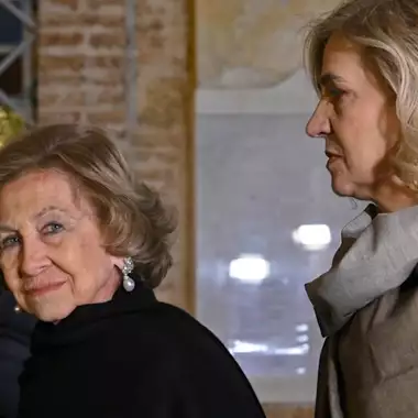 Βασίλισσα Σοφία | Για ποιον λόγο απουσίαζαν οι κόρες της, Εlena και Cristina από την τελετή απονομής του Χρυσόμαλλου Δέρατος;