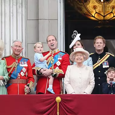 Το πρόσωπο που θα πάρει τη θέση του πρίγκιπα Harry και ο σκοτεινός ρόλος της βασίλισας Καμίλα