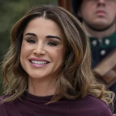 Ράνια της Ιορδανίας | Μείγμα ιαπωνικού στυλ και γαλλικής κομψότητας, η νέα γιορτινή της εμφάνιση