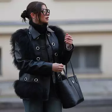 Αυτό το δερμάτινο jacket είναι η πολυτελής επένδυση που θα κάνετε τον φετινό χειμώνα