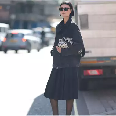 Πώς θα δείχνετε chic φορώντας μια μαύρη φούστα