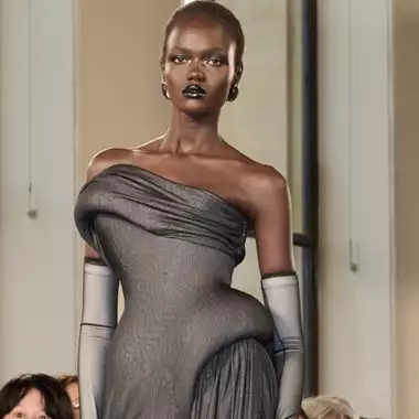 Η Εβδομάδα Μόδας Υψηλής Ραπτικής στο Παρίσι ξεκίνησε δυναμικά με Schiaparelli και Iris Van Herpen