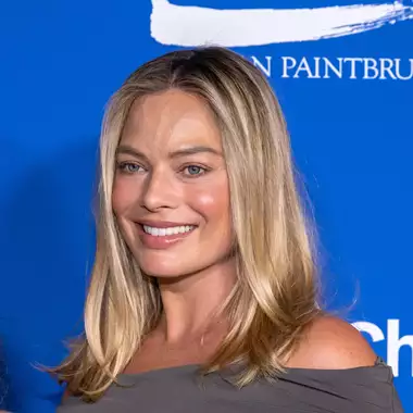 Margot Robbie | Η πρώτη red carpet εμφάνιση σε προχωρημένη εγκυμοσύνη