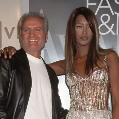 Η Naomi Campbell έχει κάτι να πει για τον καλό της φίλο, Gianni Versace, 28 χρόνια μετά τη δολοφονία του