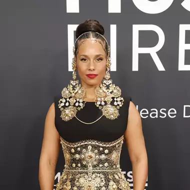 Grammys 2025 | Η σπάνια εμφάνιση της Alicia Keys με τον σύζυγο και τα δύο τους παιδιά