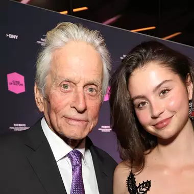 Michael Douglas | Σπάνια βραδινή εμφάνιση με την 22χρονη κόρη του, Carys