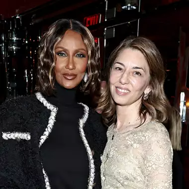 Iman | Σπάνια βραδινή εμφάνιση του μοντέλου σε privé δείπνο της Sofia Coppola με τον οίκο Chanel