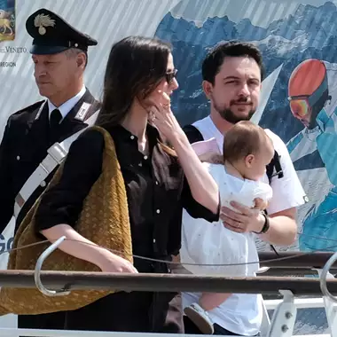 Πριγκίπισσα Rajwa | Στη Βενετία με τον σύζυγό της, πρίγκιπα Hussein, και τη μικρή Iman για τον γάμο των Jeff Bezos - Lauren Sanchez