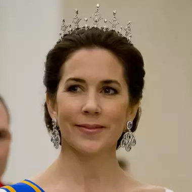 Η βασίλισσα Mary της Δανίας φόρεσε ένα από τα αγαπημένα βραδινά φορέματα της Kate Middleton