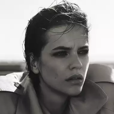 Η Barbara Palvin ενσαρκώνει τη δύναμη της μόδας στα νέα digital covers του Harper's Bazaar Greece