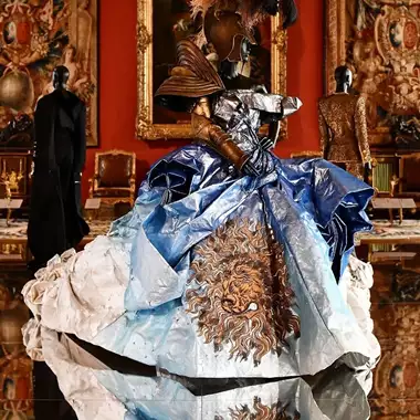 Louvre Couture | Μία ματιά στην πρώτη έκθεση μόδας που παρουσιάζεται στο Μουσείο του Λούβρου