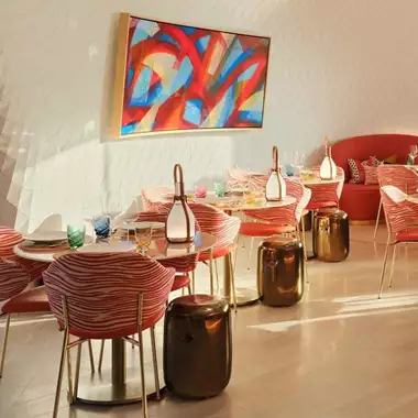 Στο νέο café του οίκου Louis Vuitton στο Λονδίνο