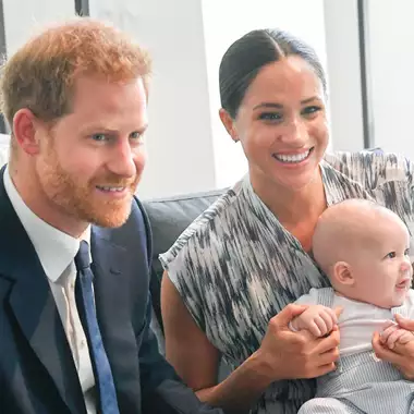 Ο πρίγκιπας Archie στην κουζίνα με την Meghan Markle | Το στοχείο στην εξωτερική του εμφάνιση που έχει πάρει από τον πατέρα του