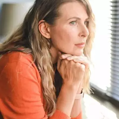 Ο άγνωστος παράγοντας που επηρεάζει τις γυναίκες στην εμμηνόπαυση