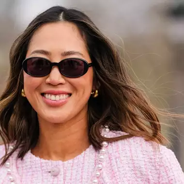 5 ολοκαίνουρια αρώματα πούδρας που θα σας γεμίσουν κομπλιμέντα