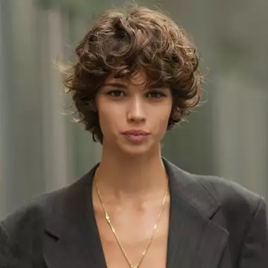 The Christy Cut | To ανεπιτήδευτα κομψό κούρεμα που επιστρέφει δυναμικά στη μόδα