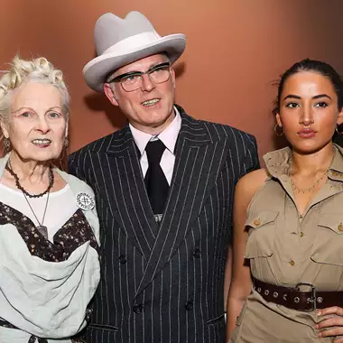 Cora Corré: "Η γιαγιά μου, Vivienne Westwood ήταν δυστυχισμένη επί χρόνια"