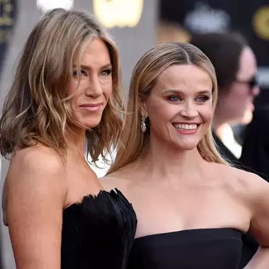 Η Reese Witherspoon κάνει ένα δημόσιο σχόλιο για τη σχέση της Jennifer Aniston με τον Brad Pitt σήμερα