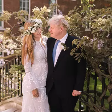 Το εκκεντρικό ροζ σαλόνι της Carrie Johnson στο σπίτι των 3,8 εκατομμυρίων λιρών