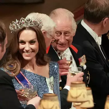 Ο σκληρός κανόνας και το περίεργο έθιμο που πρέπει να τηρούν τα μέλη της βρετανικής βασιλικής οικογένειας τα Χριστούγεννα