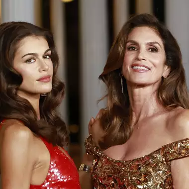 Cindy Crawford - Kaia Gerber | Στη νέα τους κοινή εμφάνιση όλοι μιλούν για την απίστευτη ομοιότητά τους