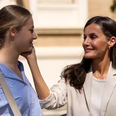 Η βασίλισσα Letizia έσπασε το πρωτόκολλο στη συνάντησή της με την κόρη της, πριγκίπισσα Leonor