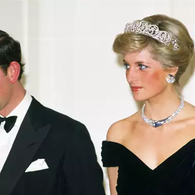 Τα πρώτα Χριστούγεννα της πριγκίπισσας Diana με τη βασιλική οικογένεια ως σύζυγος του Καρόλου | Η συμπεριφορά που την έκανε να νιώσει προσβεβλημένη