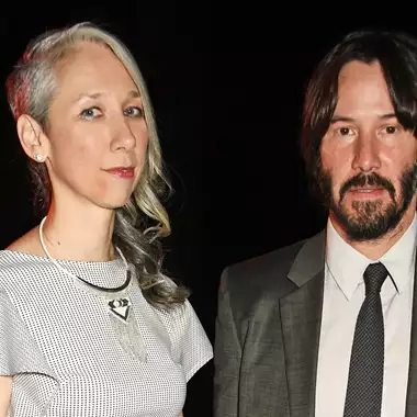 Η Alexandra Grant απαντά στις φήμες γάμου με τον Keanu Reeves με μία ρομαντική φωτογραφία