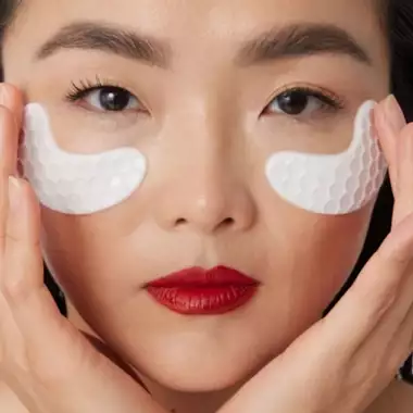 Η επιστήμη πίσω από τη λάμψη | Πώς η τεχνολογία επαναπροσδιορίζει το skincare