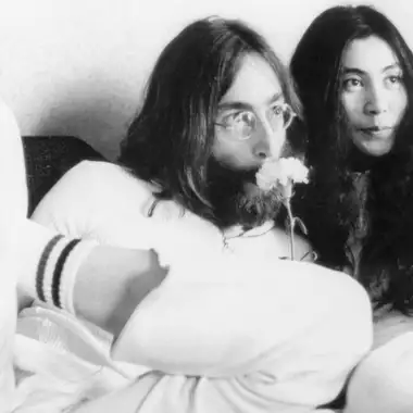 Η εμμονή που είχε ο John Lennon κατά τη διάρκεια της σχέσης του με τη Yoko Ono