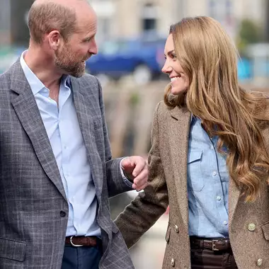 Η Kate Middleton "έσπασε" το πρωτόκολλο στο ταξίδι της στην Σκοτία μ' αυτή την προσθήκη στην εμφάνισή της