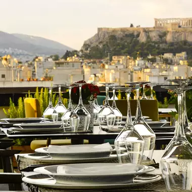 Ρεβεγιόν Πρωτοχρονιάς στο Wyndham Grand Athens, εκεί όπου η θέα είναι πανοραμική και η γεύση γιορτινή