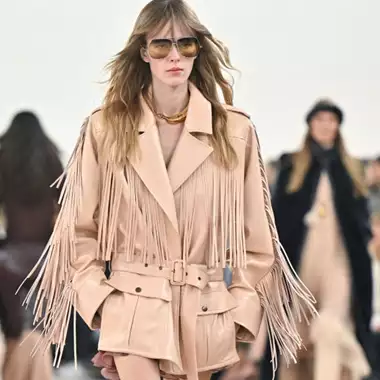 Western Girls | Τα τζάκετ με κρόσσια αναδεικνύουν τη boho αισθητική