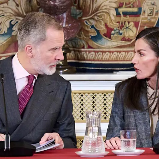 Η βασίλισσα Letizia αντέγραψε το look του βασιλιά Felipe σε νέα κοινή τους εμφάνιση