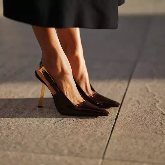 Τα 4 χρώματα που πρέπει να έχουν τα παπούτσια σας φέτος