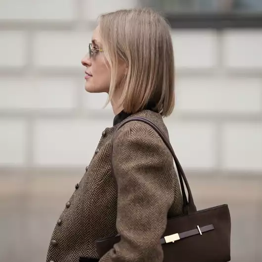 Τέσσερα καρέ κουρέματα που ορίζουν τις χειμερινές τάσεις του 2025