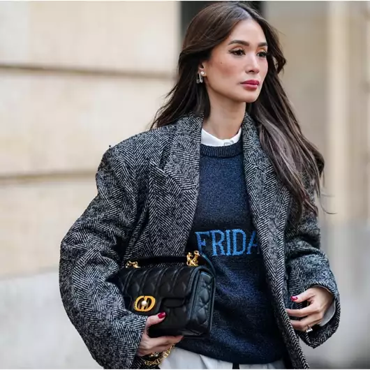 Το παλτό που θα βρείτε στις εκπτώσεις της Massimo Dutti έχει το διαχρονικό μοτίβο που δεν πρέπει να λείπει από τη συλλογή σας