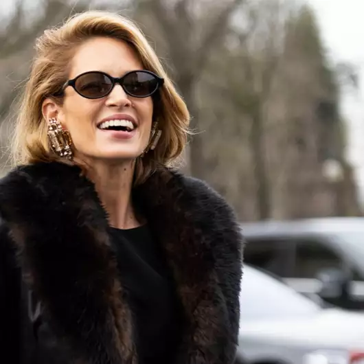 Αυτό το βελούδινο cushion foundation έρχεται στην συσκευασία-κόσμημα που θα ομορφύνει το boudoir σας