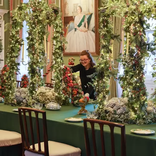 "Είναι κακόγουστα":  Αυτά τα σερβίτσια πρέπει να αποφεύγουμε στο γιορτινό τραπέζι