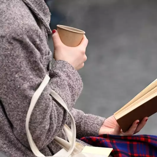 Το αγαπημένο ρόφημα που βοηθά στην καύση του κοιλιακού λίπους μετά την ηλικία των 40