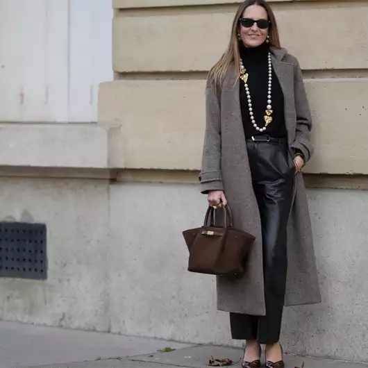 Οι 6 σουέτ τσάντες που θα αναβαθμίσουν το χειμερινό στιλ σας