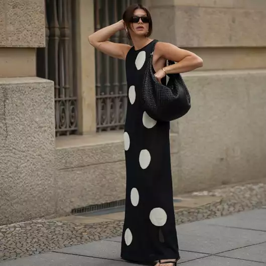 Αυτό το άρωμα έχει νότες αλατισμένης καρύδας και είναι η απόλυτη επιλογή για τα θερμά βράδια του καλοκαιριού