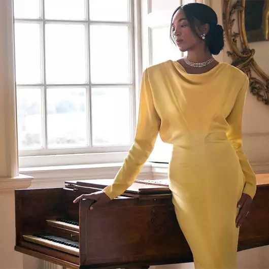 From The Magazine | Πώς θα δείχνετε επιβλητική μέσα από τις festive εμφανίσεις σας