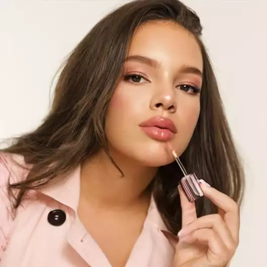 Το ολοκαίνουριο makeup brand που θα λατρέψει η Gen Z είναι δημιουργία μιας ταλαντούχας δεκαεξάχρονης
