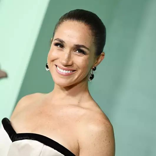 Meghan Markle | Με old hollywood στιλ σε solo εμφάνιση στο Los Angeles