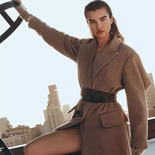 H Meghan Roche φωτογραφίζεται αποκλειστικά για το Harper's Bazaar Greece