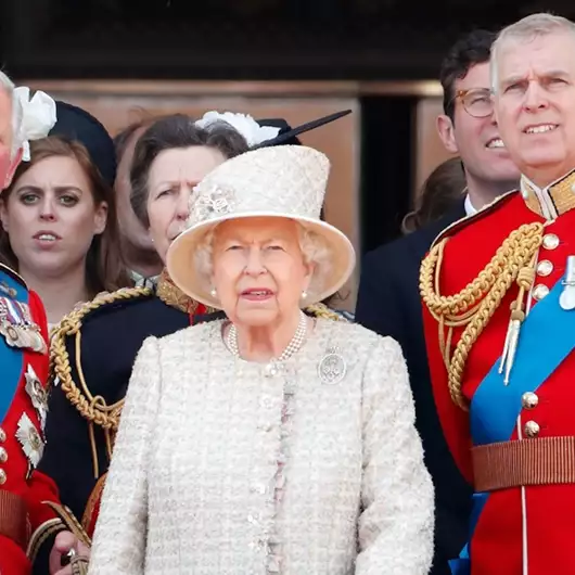 Για ποιον λόγο η βασίλισσα Ελισάβετ δεν ήθελε να αφαιρέσει από τον γιο της Andrew τους βασιλικούς του τίτλους;