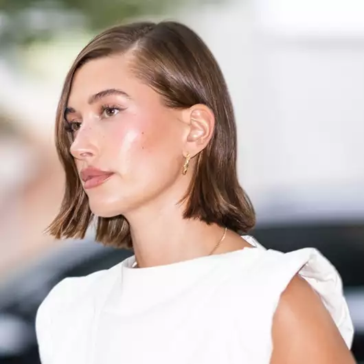 Ice Cream Nails | To μανικιούρ που αγαπά η Hailey Bieber είναι η τέλεια minimal πρόταση για το καλοκαίρι