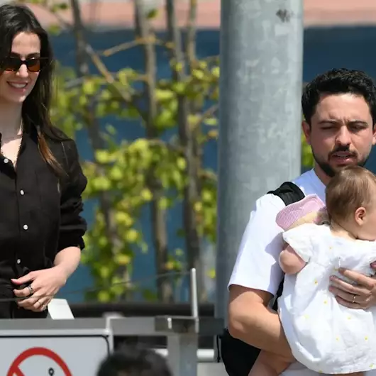 Πριγκίπισσα Rajwa | Η τρυφερή χειρονομία στον σύζυγό της πρίγκιπα Hussein με φόντο τις γιορτές του 2025